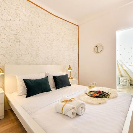 Cozy 1Br Escape - Apartment With Charming Balcony Near Universitate 부쿠레슈티 외부 사진