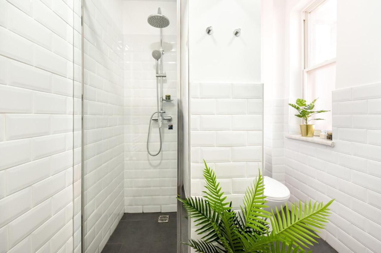 Cozy 1Br Escape - Apartment With Charming Balcony Near Universitate 부쿠레슈티 외부 사진