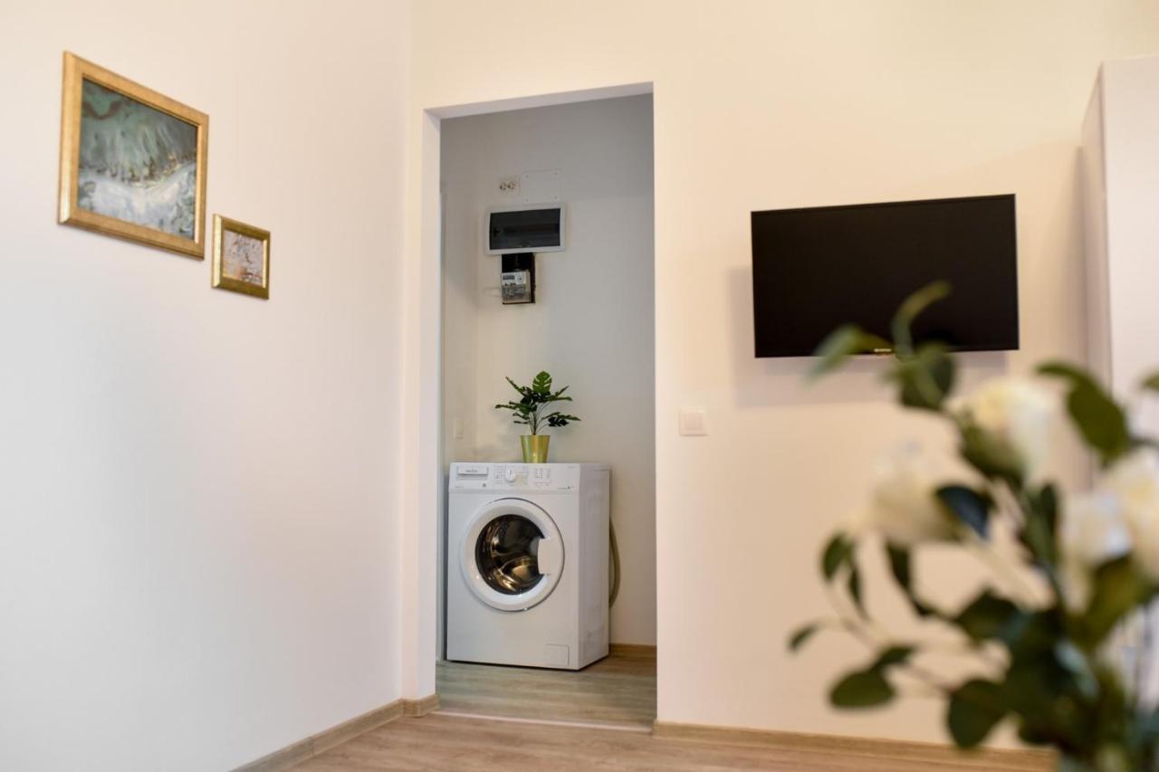 Cozy 1Br Escape - Apartment With Charming Balcony Near Universitate 부쿠레슈티 외부 사진