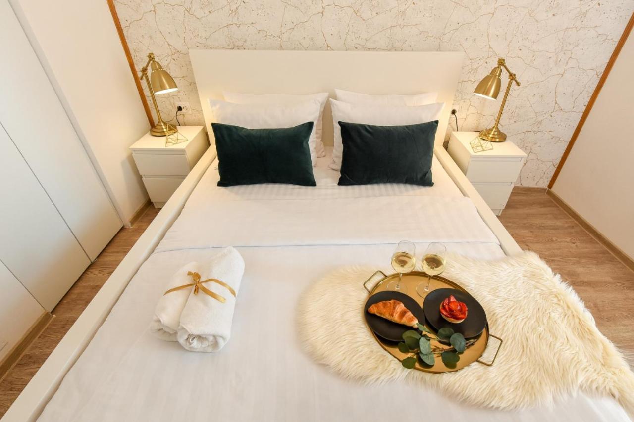 Cozy 1Br Escape - Apartment With Charming Balcony Near Universitate 부쿠레슈티 외부 사진