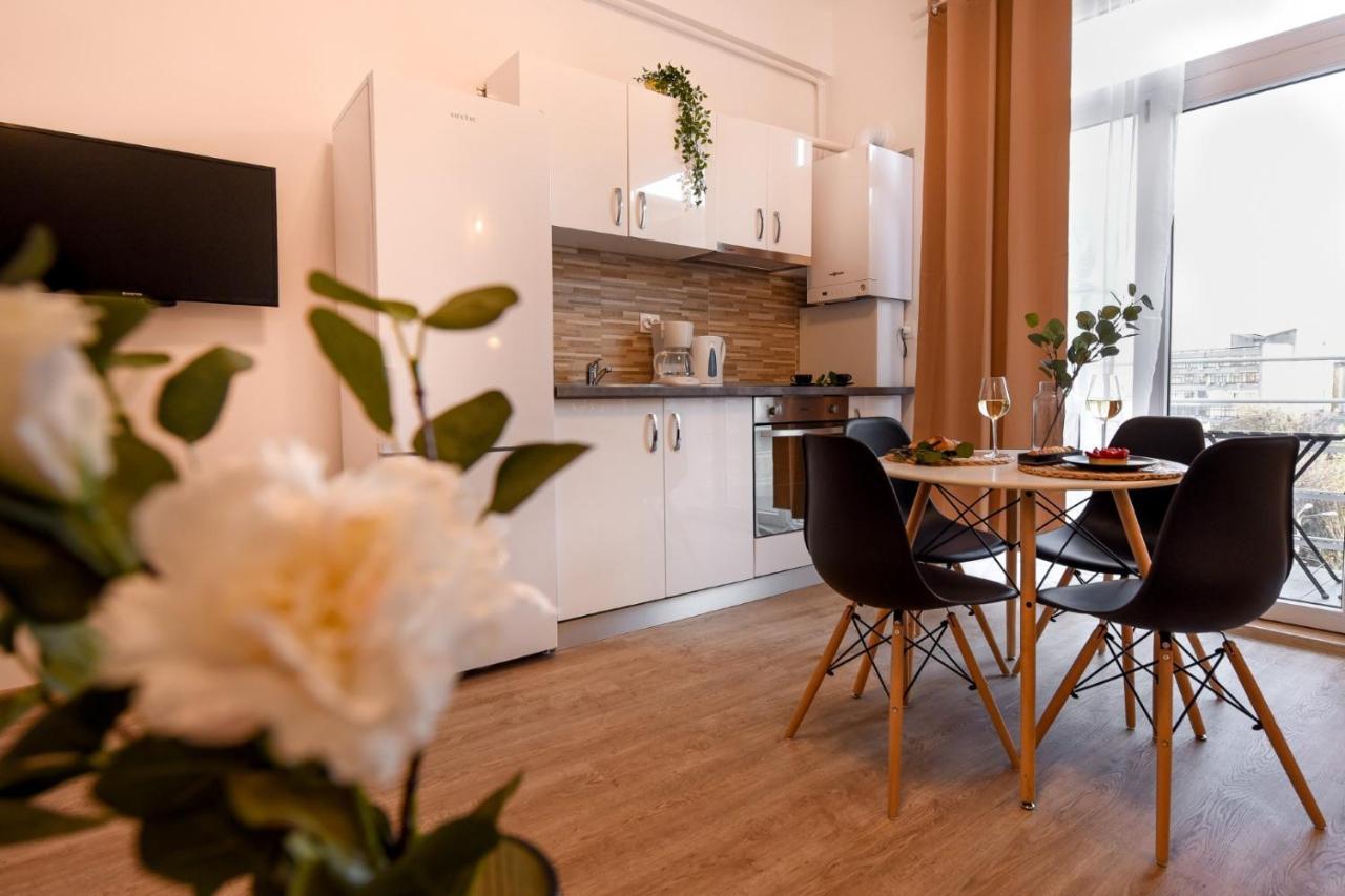 Cozy 1Br Escape - Apartment With Charming Balcony Near Universitate 부쿠레슈티 외부 사진