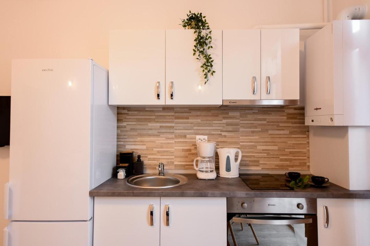 Cozy 1Br Escape - Apartment With Charming Balcony Near Universitate 부쿠레슈티 외부 사진